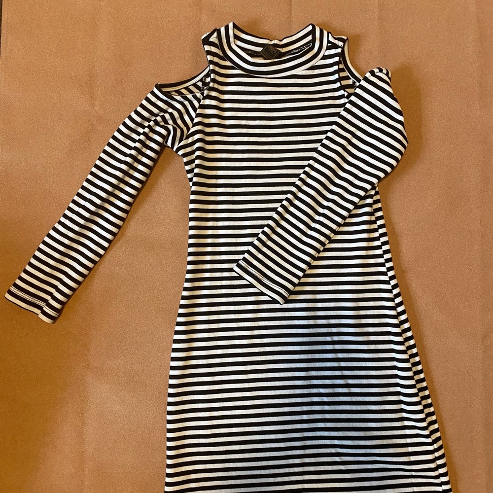 Striped and Shoulderless Dress B&W